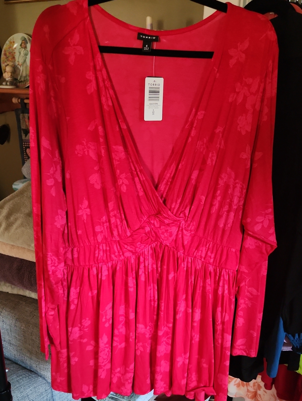 Torrid 4 Red Floral Surplice Tunic